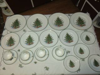 Cuthbertson Christmas Tree England Setting Of 4 Salad,  Dinner Plates,