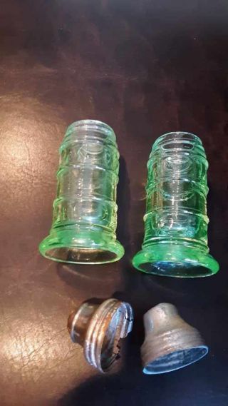Vintage Green Vaseline Uranium Glass Footed Salt & Pepper Shakers 3