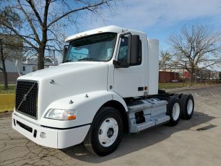 2007 Volvo Day Cab 580K Miles 10 Speed Auto D12 VNL One Owner Great Runner Delivery Available 2