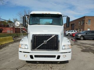 2007 Volvo Day Cab 580K Miles 10 Speed Auto D12 VNL One Owner Great Runner Delivery Available 3