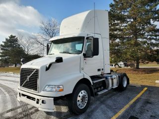 2012 Volvo Single Axle Day Cab Auto 362k 425hp Vnl One Owner Great Runner Delivery Available