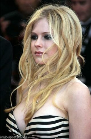 Avril Lavigne Sexy Busty Singer 4x6 Glossy Color Photo Candid (1)