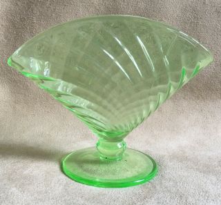Vintage Green Vaseline Uranium Glass Fan Vase 5” Swirl Striped