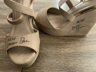 MICHELLE BAENA WORN CHINESE LAUNDRY STRAPY HEELS SIGNED TO YOU & 2 PHOTOS SZ 5 3