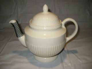Vintage Wedgwood Queen’s Ware “edme” Ribbed Ivory Teapot Made In England