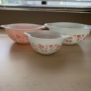 Set Of 3 Vintage Pyrex Fall Acorns Red Flower Stacking Bowls