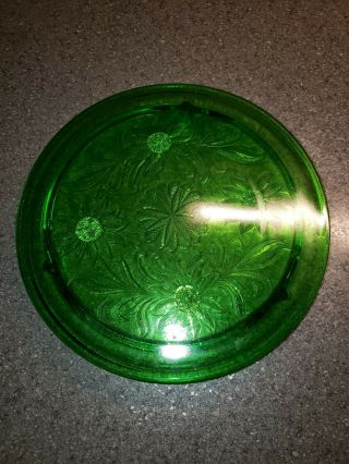 Lovely Vintage GREEN Depression Glass Footed Cake Stand w/Daisy ' s,  10 