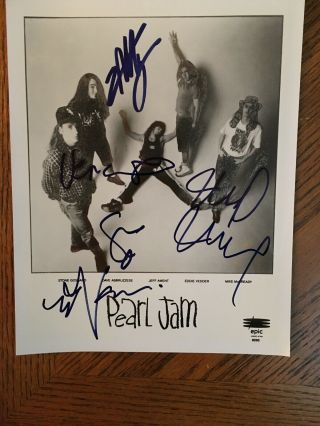 Pearl Jam Autographed 8 X 10 Sign By Stone,  Dave,  Jeff. ,  Eddie,  And Mike