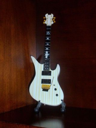 Mini Guitar Avenged Sevenfold Synyster Gates Gift Memorabilia Stand Art