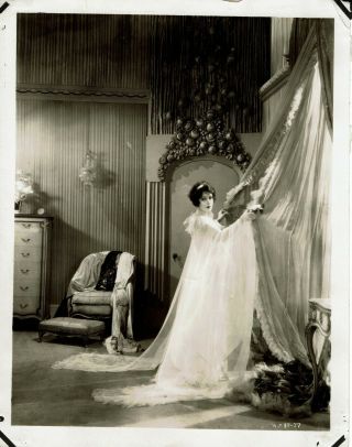 Unknown Actresses In Fancy Wedding Dress - Who Is She? 1920 
