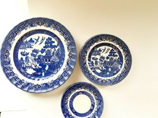 Set of 10 Vintage Royal Wessex BLUE WILLOW Bread Dinner Plates Swirl Rim England 3