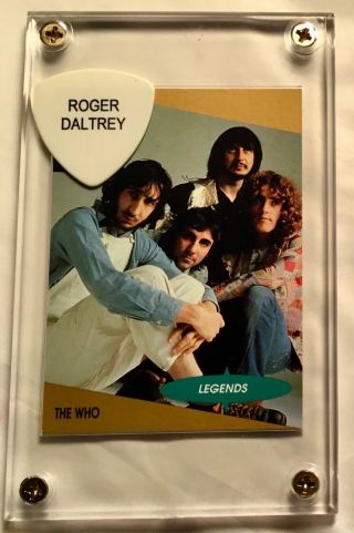 The Who Stars Trading Card 20 / Roger Black On White Guitar Pick Display