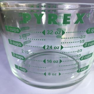 Corning USA Pyrex 1 Quart Measuring Cup with Green letters and numbers 2