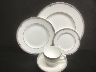 Wedgwood Amherst Platinum Set Of Two 5 Piece Place Settings Pristine Fine China