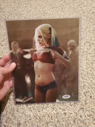 Margot Robbie Harley Quinn Suicide Squad Signed Autographed 8x10 Photo Psa