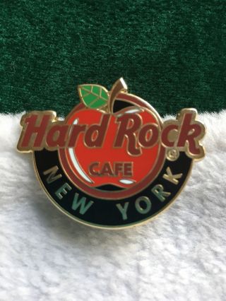 Hard Rock Cafe Pin York Global Logo Series 2018 Logo W Red Apple In Center