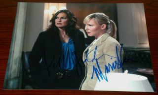 Mariska Hargitay & Kelli Giddish Signed Law & Order Svu 8x10 Photo Autograph