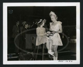 1937 4x5 20th - Fox Keybook Photo - Shirley Temple & Sonja Henie On Set