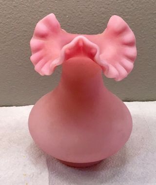 Vtg Fenton Art Glass Pink Satin Ruffled Edge Vase 7.  5 " Tall Ex Cond