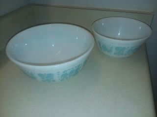 Set Of 2 Vintage American Pyrex Turquoise Amish Butterprint 402 - 3 Mixing Bowls