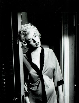8x10 - B & W Photo Of - Scene - Marilyn Monroe - Sexy