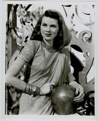 Vintage Wwii Pin - Up Starlet Dusty Anderson 1001 Nights 1945 Costumed Photograph