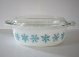 Pyrex Turquoise Snowflake 1.  5 Quart Casserole Dish With Lid Oval 043 Vtg