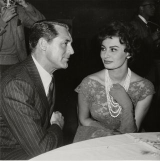 Sophia Loren & Cary Grant Chat At A Social Event Orig Press Photo.  Ca 1958