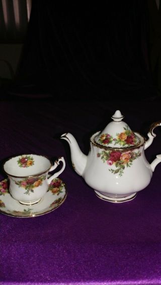 Royal Albert Old Country Roses Mini Teapot,  Cup,  Saucer 1962 Bone China England