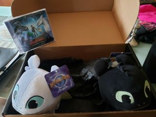 How To Train Your Dragon Promo Box Two Plushies & Soundtrack Dvd