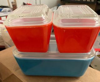3 Vintage Pyrex Refrigerator Dishes W/double Rib Lids - 1 Blue And 2 Red/orange
