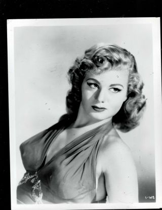 8x10 - B & W Photo Of - Close Up - Shelley Winters - Sexy