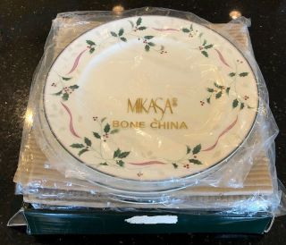 Mikasa Bone China Holiday Splendor Pattern 10 5/8 " Dinner Plates Set Of 4