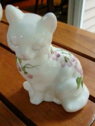 Fenton Vintage Hand Painted White Milk Glass Sitting Cat W/ Roses,  Vines,  Leaves