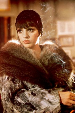 Liza Minnelli As Sally Bowles Wearing Fur Coat From Cabaret Smoking 24x36 Poster