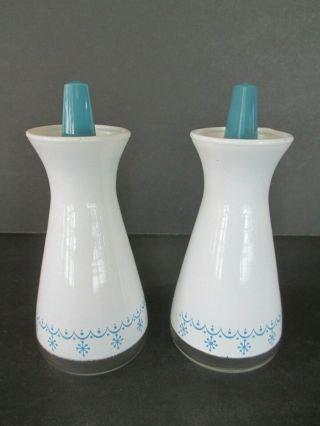 Vintage Corelle Pyrex White & Blue Snowflake Garland Salt & Pepper Shakers
