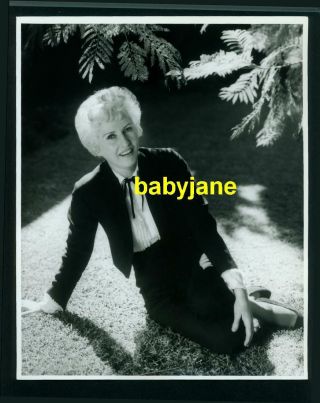 Barbara Stanwyck Vintage 8x10 Photo Taken By John Engstead 10 Outdoors On Grass