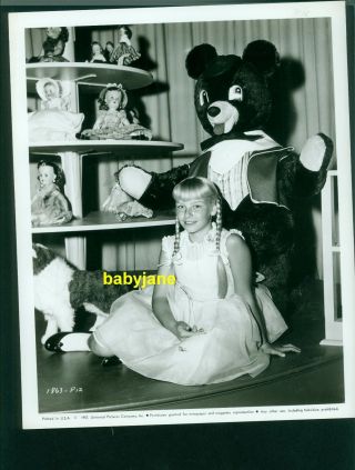 Patty Mccormack Vintage 8x10 Photo Child Actor The Bad Seed Star 1957 W/ Dolls