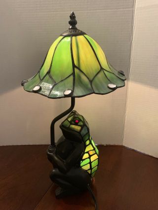 Frog Tiffany Style Lamp With Glass Shade Home And Garden Collectible