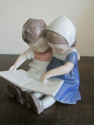 B&g Bing & Grondahl Copenhagen Denmark Porcelain Figurine 1567 Children Book