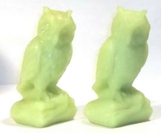 Boyd Glass Less Than 15 Made in 1982 Owl Owls Bird FROSTED Yellow Vaseline FUND 3
