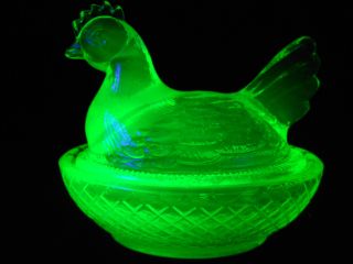 Green Vaseline glass hen chicken on nest basket candy dish Uranium farm egg neon 2