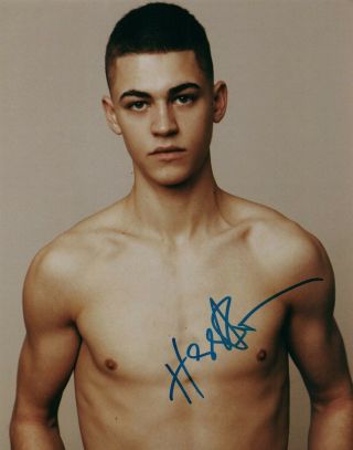 Hero Fiennes - Tiffin Shirtless Actor Signed 8x10 Photo Autographed 3