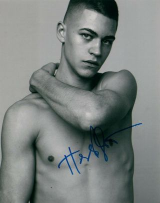 Hero Fiennes - Tiffin Shirtless Actor Signed 8x10 Photo Autographed 2