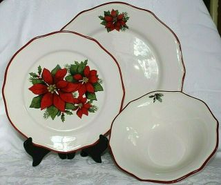 Better Homes And Gardens Poinsettia Holiday Limited Edition 2010 Dinnerware 12pc