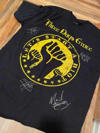 Three Days Grace - One T - Shirt Signed By The Band