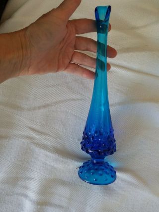 Vtg Mid - Century 1950 - 60’s Fenton Blue Glass Hobnail Bud Vase.  10 "