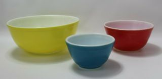 Set Of 3 Vintage Pyrex Nesting Mixing Bowls Primary Colors Yellow Red Blue