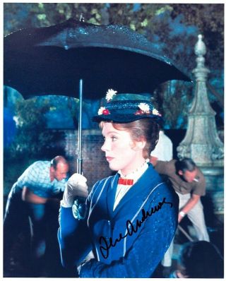 Julie Andrews Signed Mary Poppins 8x10.  On - Set Candid Closeup With Umbrella