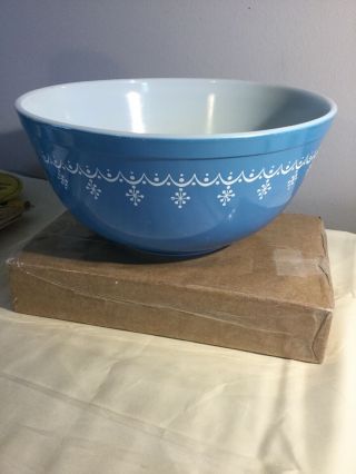 Vintage Pyrex Snowflake Blue Garland Nesting Mixing Bowl 2 1/2 Qt 403 (bin8)